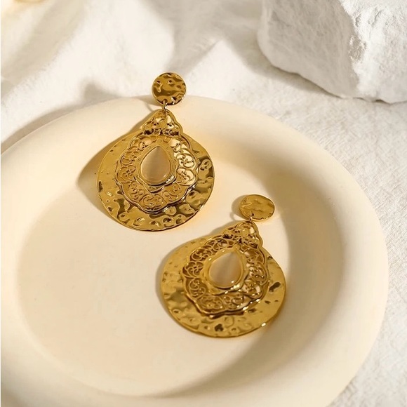 ◾️18K Gold Plated Opal Drop earrings - Picture 4 of 6